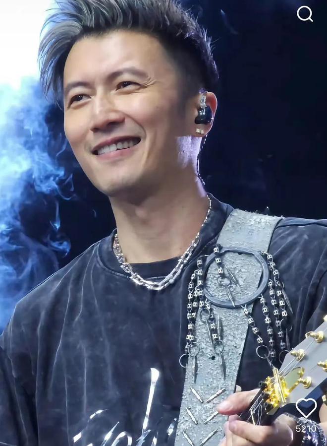 |凯发网娱乐官网官网平台直到看到46岁谢霆锋的状态才明白张柏芝为什么放弃陈冠希选择他